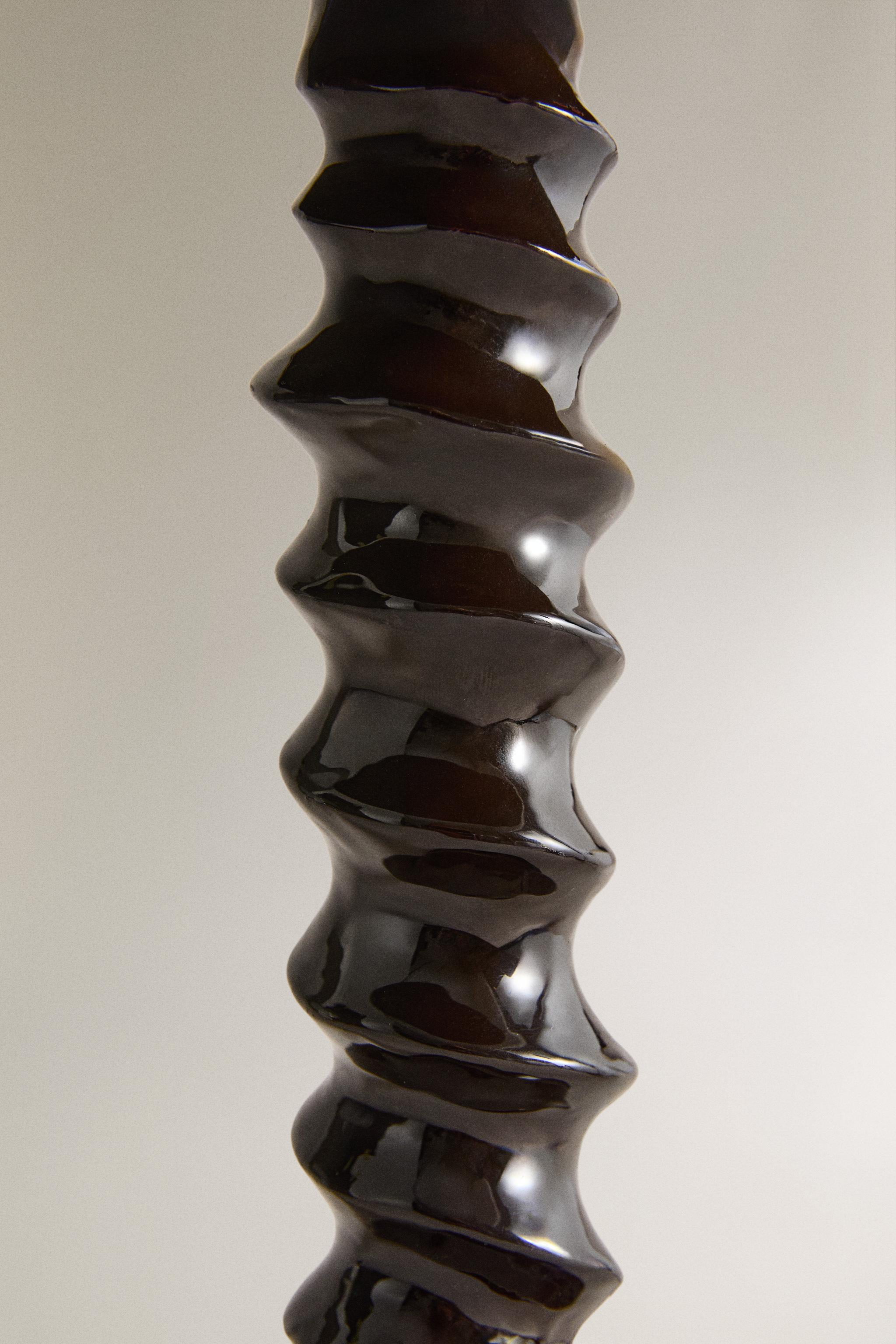 TABLE LAMP WITH EMBOSSMENTS